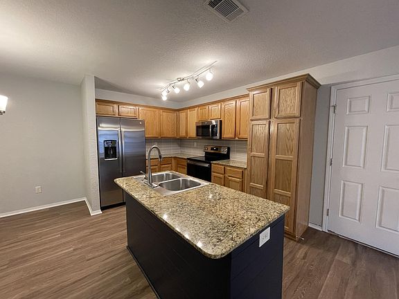 4th image of 3502 SW Deerfield Blvd #2