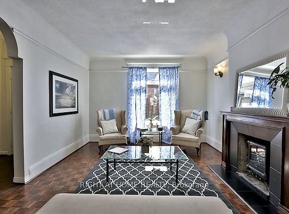 3rd image of 34 Macpherson Ave