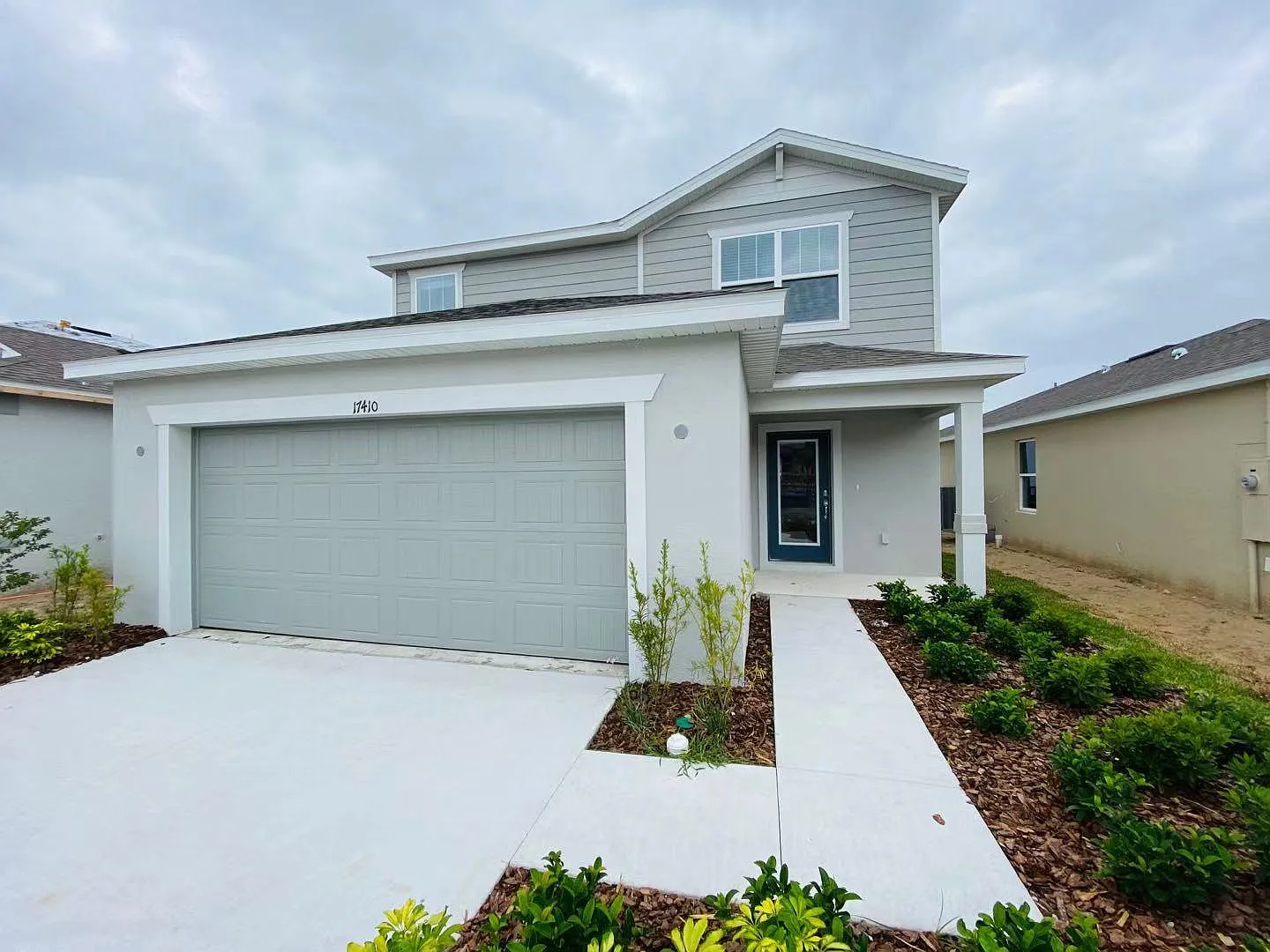 4 bed, 2200 sqft, $2,700 — Photo 2
