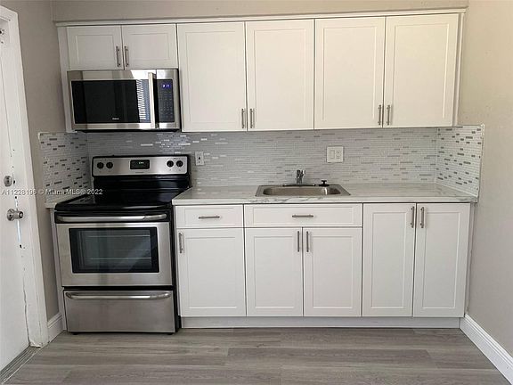 5th image of 2300 Douglas St #4