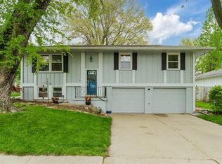 4097 Queen Ridge Dr, Independence, MO 64055