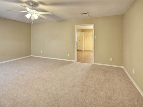 3rd image of 2613 Larchmont Dr