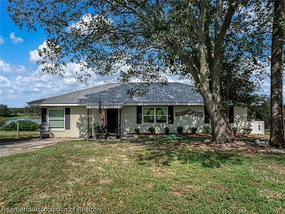 3rd image of 826 N Fox Lake Rd