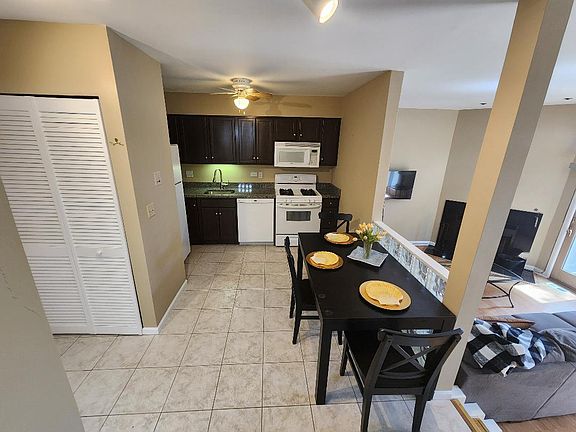 4th image of 387 Wilmington Dr #102B