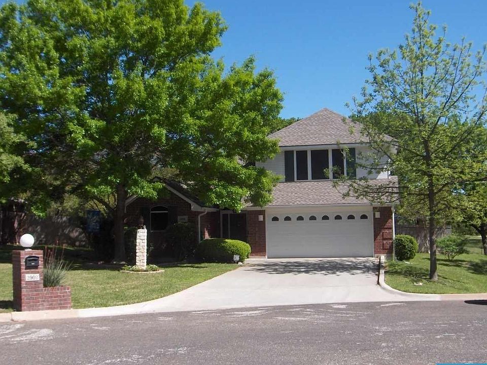 1st image of 2902 Red Oak Dr
