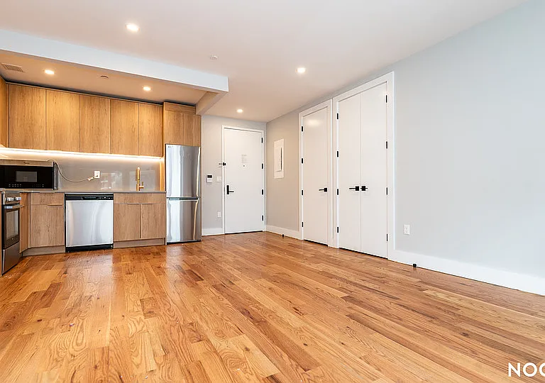 31-61 Vernon Blvd #1R — Photo 4