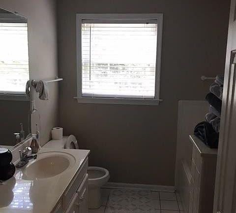 5th image of 8 Drakestone Ct