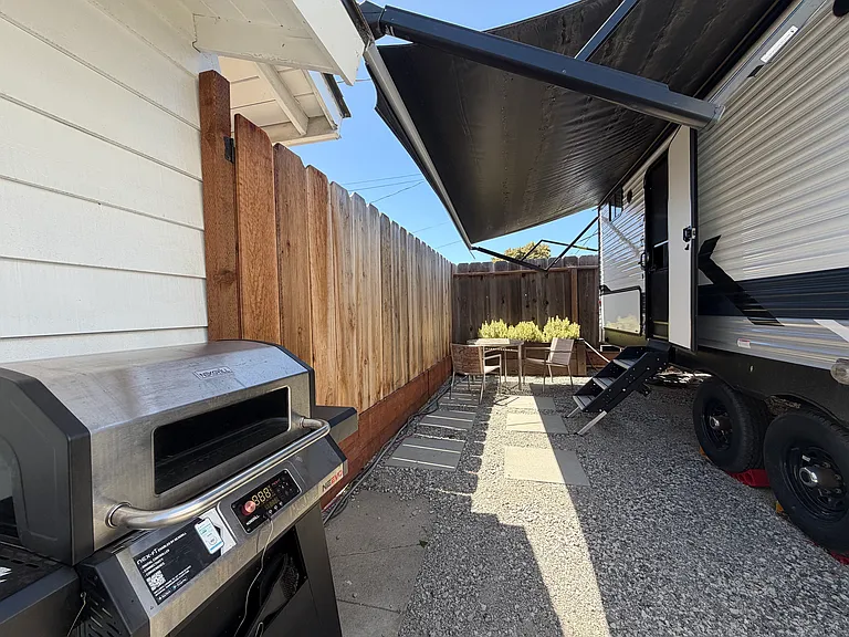 Melrose Dr — Photo 21