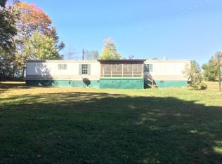 1585 Pea Ridge Rd, Oak Hill, WV 25901