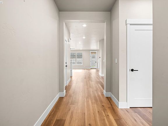 4th image of 7236 SE Benedict St