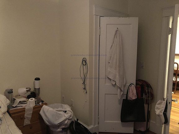4th image of 122 Bennett St #106
