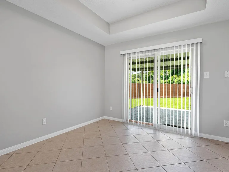 460 W Houston St — Photo 5