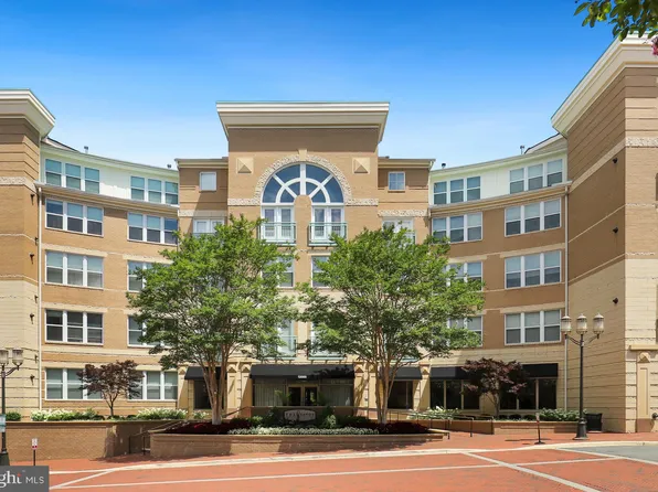 12000 Market St APT 411, Reston, VA 20190