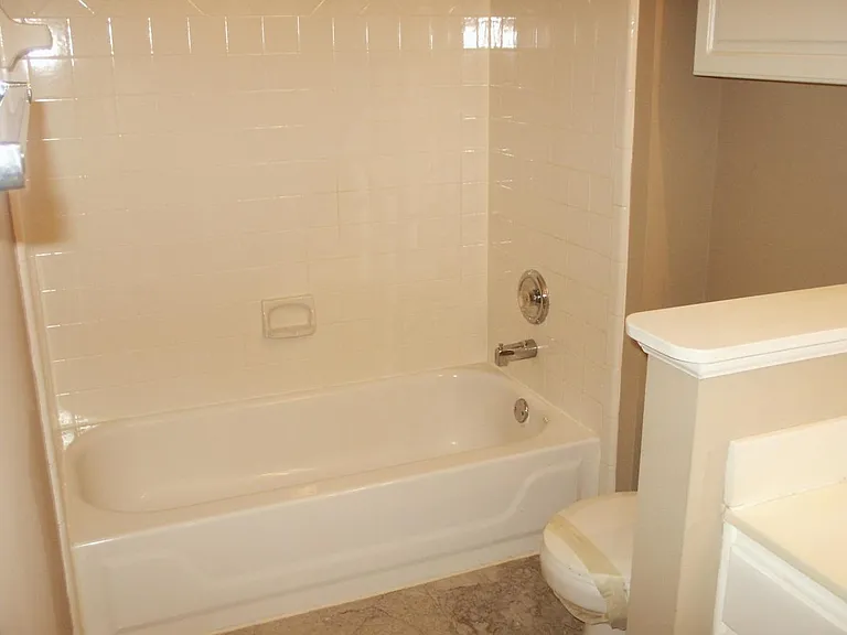 2276 Orleans Ave — Photo 7