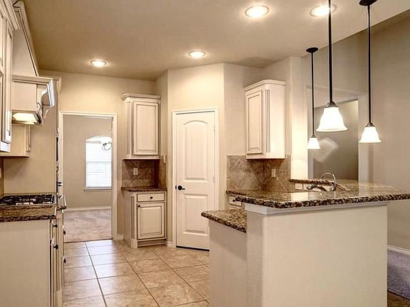 3rd image of 13923 Tahoe Ln
