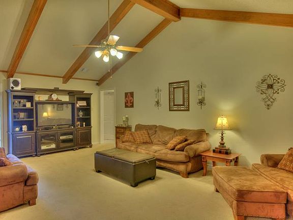 GREAT FAMILY ROOM