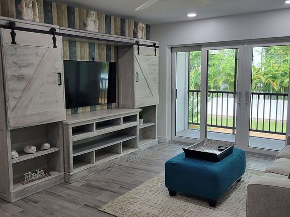 5th image of 631 N Orange Ave Unit 202