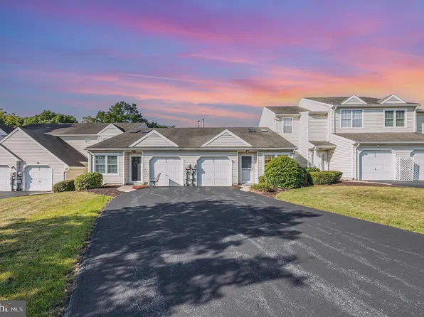 1542 Spring Knoll Ct, Harrisburg, PA 17111