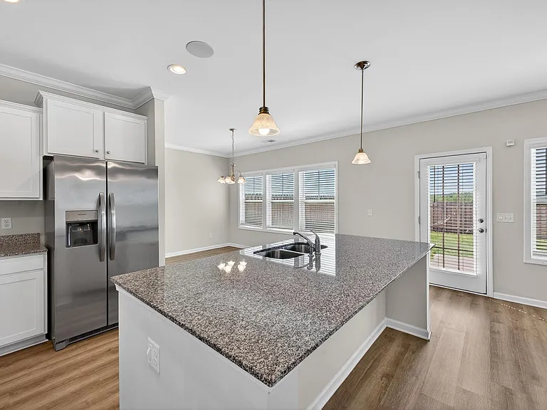 255 Mansell — Photo 12