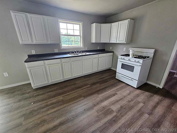 5th image of 211 N Haskell St