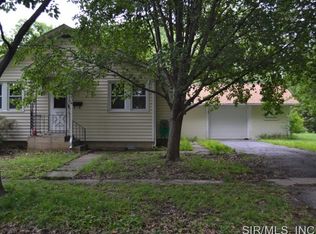 1321 S Pine St, Centralia, IL 62801