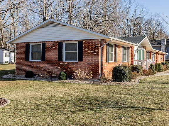 3rd image of 122 Flint Mountain Dr