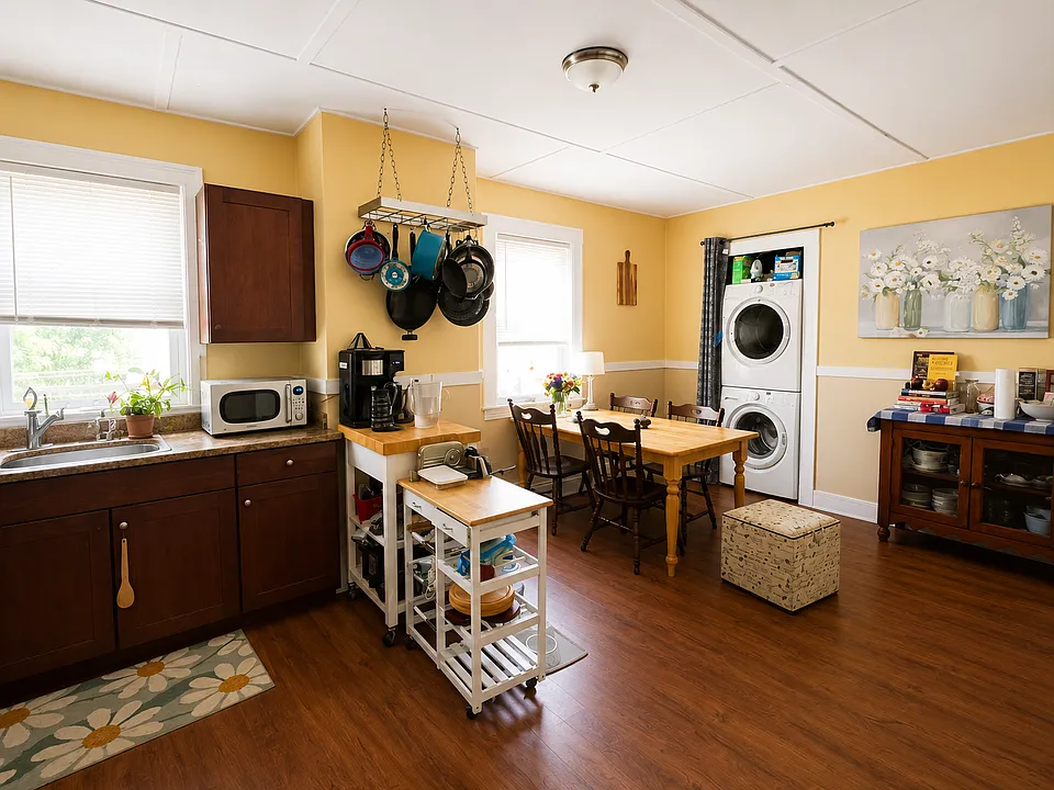 Kitchen & Dining room