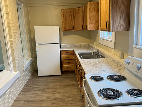 5th image of 829 Emerson St #2