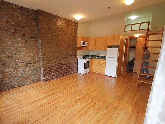 4th image of 78 Washington Pl APT 4R