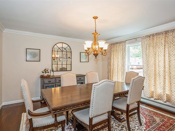 4th image of 152 Dahlia Dr