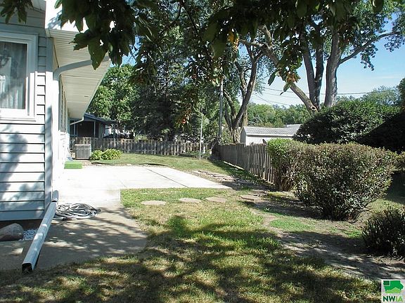 5th image of 400 Eton Ct