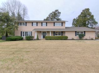 12001 N Fox Den Dr, Knoxville, TN 37934
