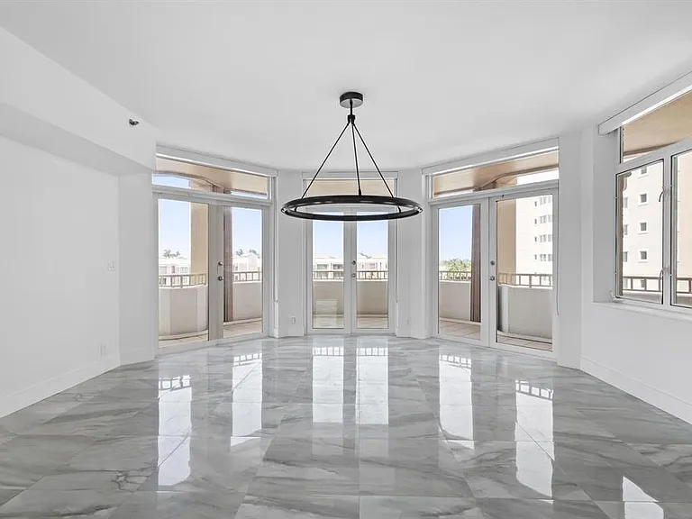 300 SE 5th Ave #5180 — Photo 2