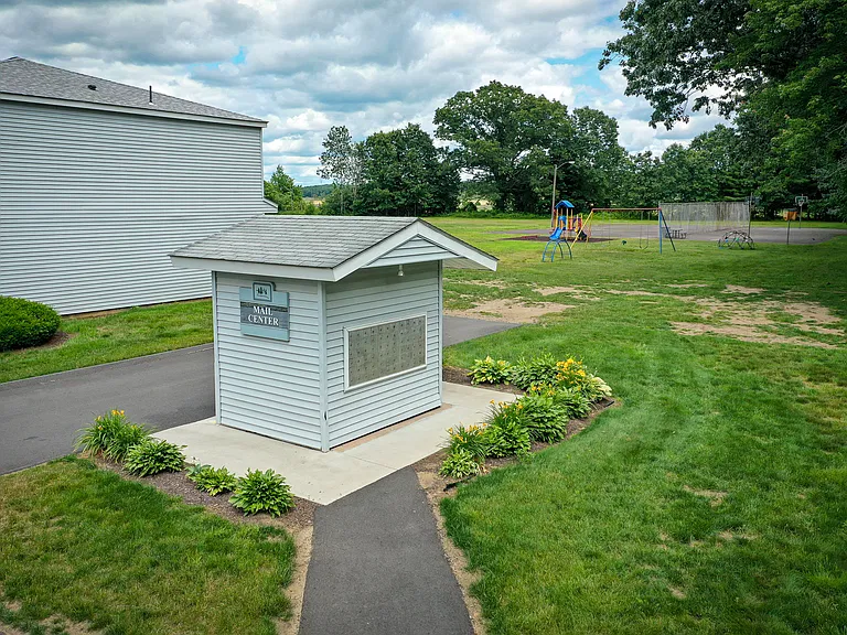 Lakewood Village Apartments — Photo 10