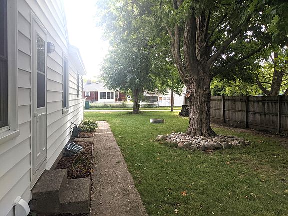 4th image of 1821 Mills Ave