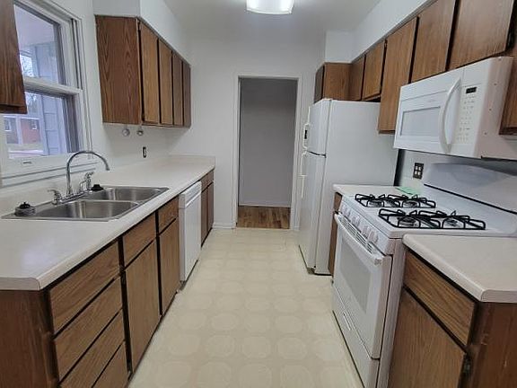 4th image of 8005B S Alaska St