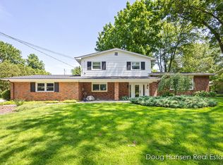 500 Greenbrier Dr SE, Grand Rapids, MI 49546