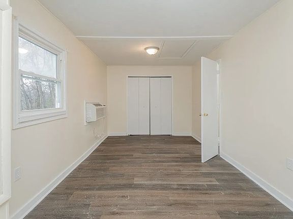4th image of 303 Wild Rose Ln