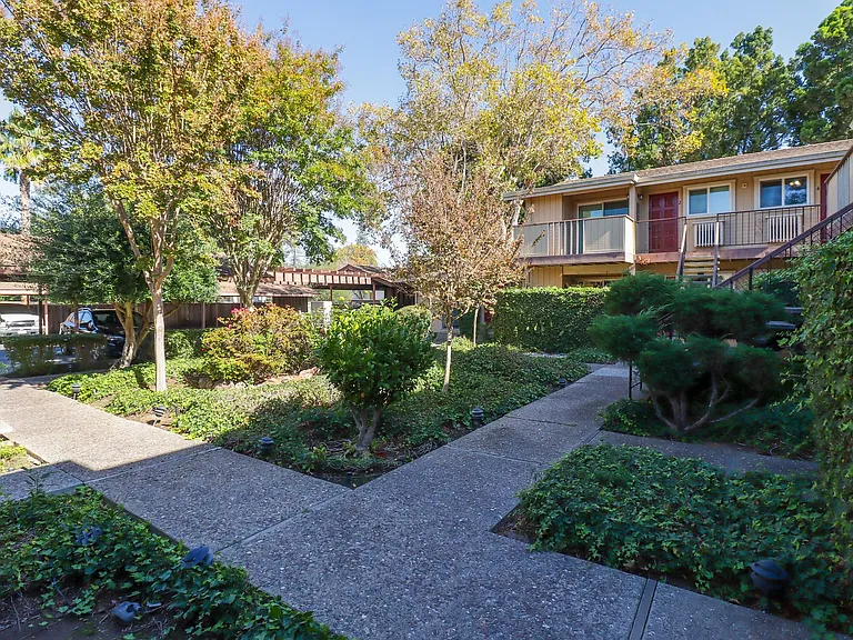 245 W California Ave — Photo 11