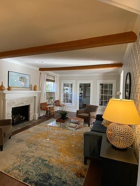 comfortable living room space w/ gas fireplace