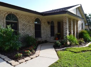 207 Granada Dr, Universal City, TX 78148