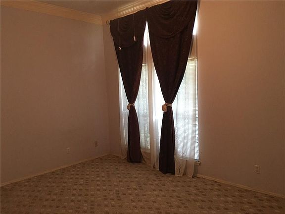 3rd image of 1616 Urbana Cir