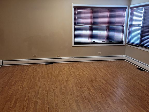 3rd image of 3440 N Oleander Ave