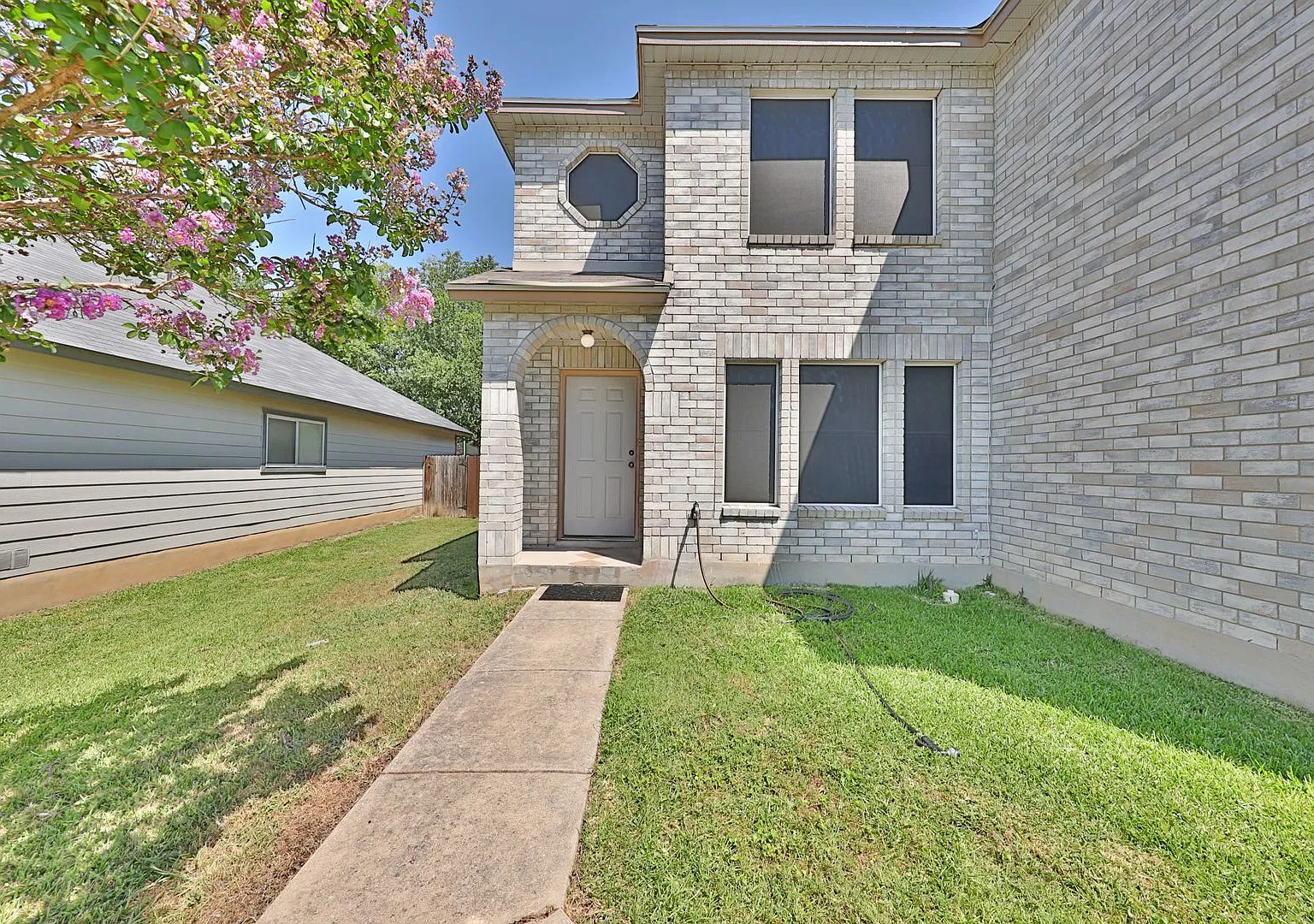 Beautiful 3/2.5 in Northeast San Antonio! — Photo 3