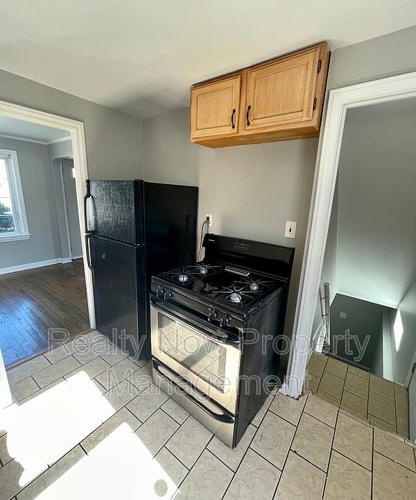 1st image of 18604 Waterbury Ave