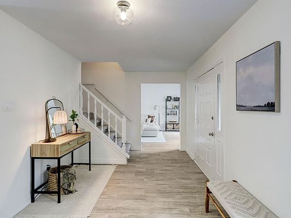 4th image of 4102 Oak Gardens Dr