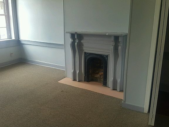 3rd image of 27 W Bank St