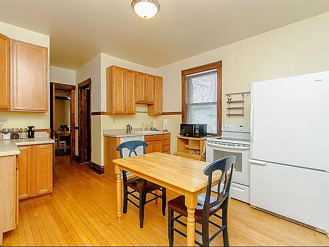 3 bed, 1200 sqft, $2,400 — Photo 4