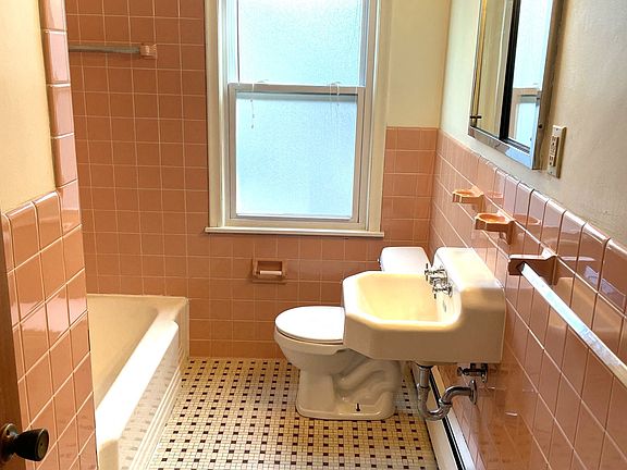 3rd image of 382 Snelling Ave S #7