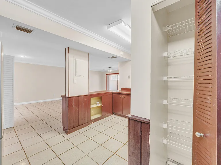 221 NW 43rd Pl — Photo 46